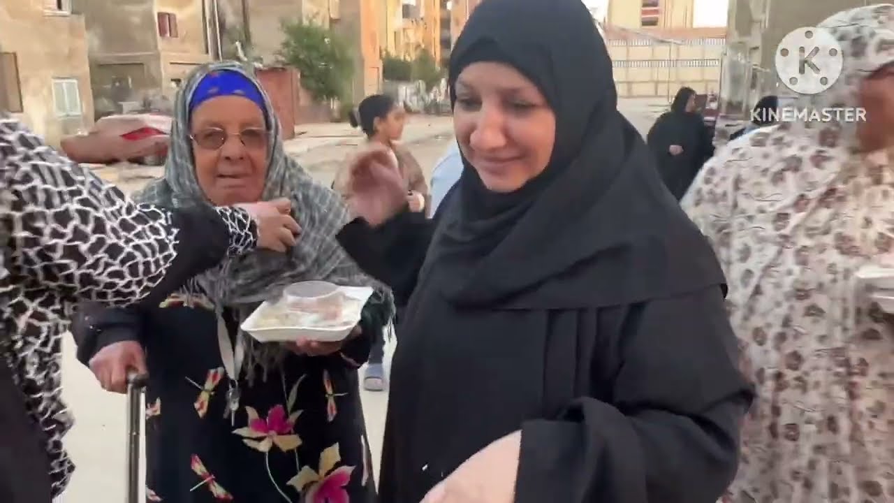 وقفت وسطهم وفرحتهم ربنا يجبر بخاطرك يالي تفرحهم في الايام المفترجه دي 