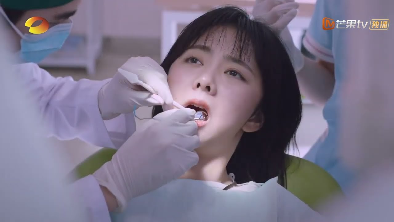 尖尖看牙遇到帥哥醫生，沒想到這個人是多年未見的凌霄！