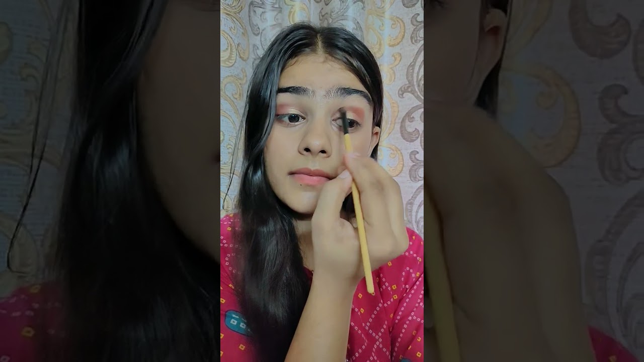 Easy eye shadow for  beginner 