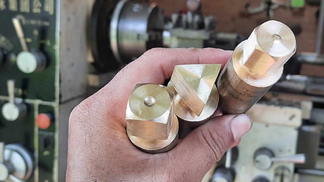 pembubutan segienam di mesin bubut || the 'IMPOSSIBLE' hexagon LATHE CUTTER mechanism !