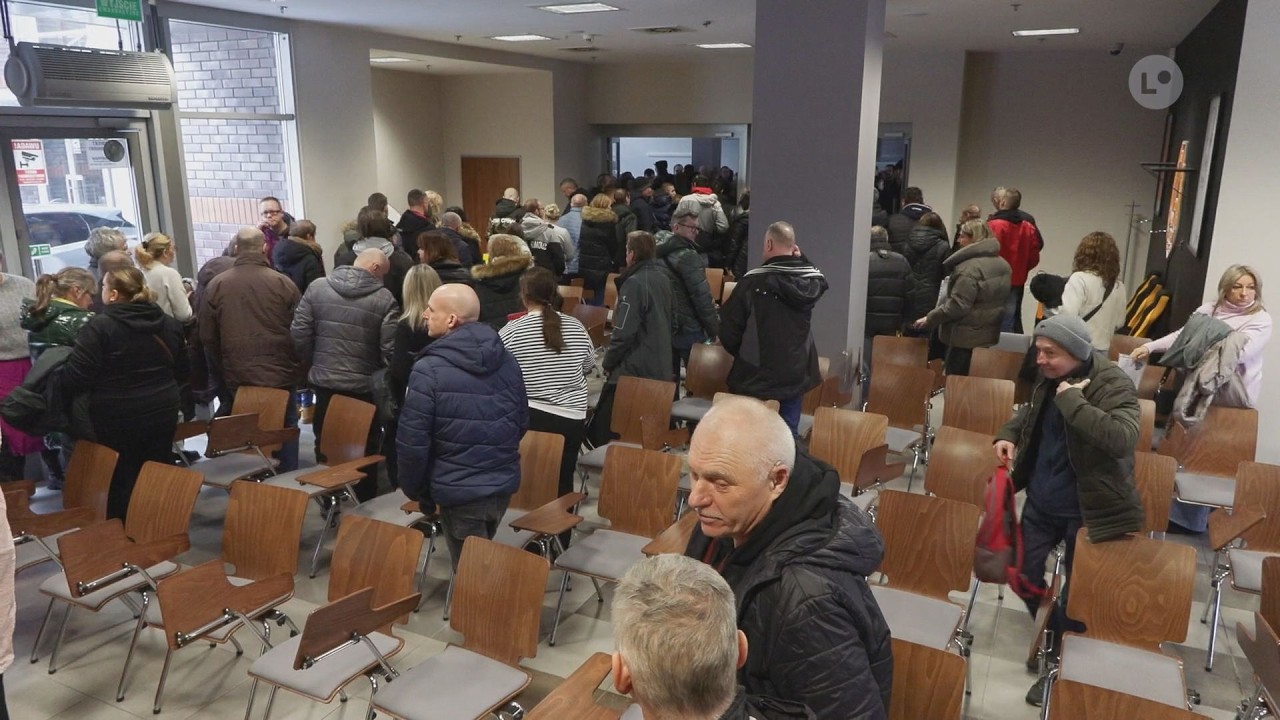 Tłumy na giełdzie pracy przed otwarciem zakładu RCP Poland w Ostrowcu Świętokrzyskim | LOKALNA.TV