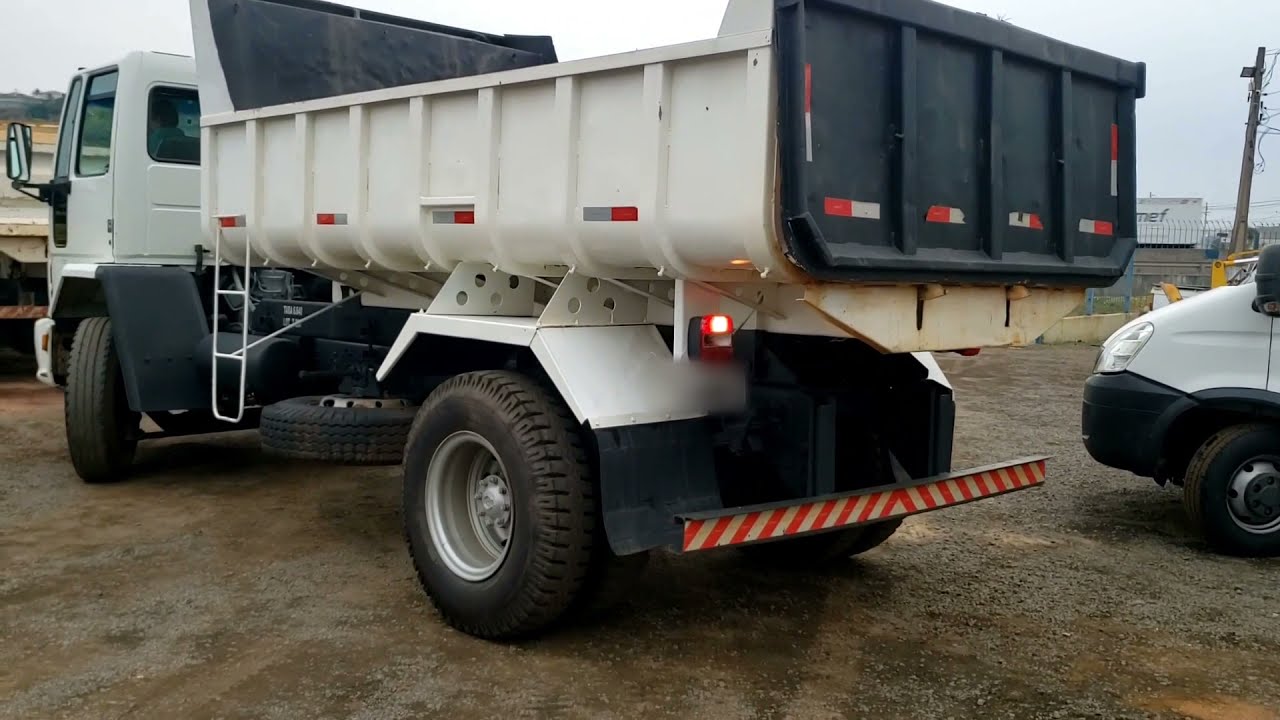 Caminhão Ford Cargo 1517e