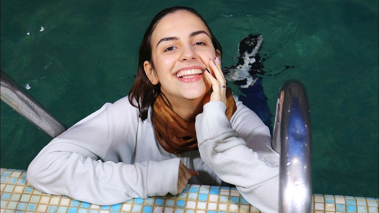 A POSITIVE GIRL IN WET CLOTHES POSES HAPPILY IN THE POOL! [WETLOOKER ID: vx0121]