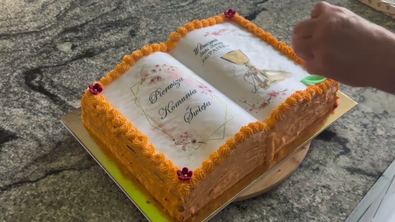 Tort w kształcie książki