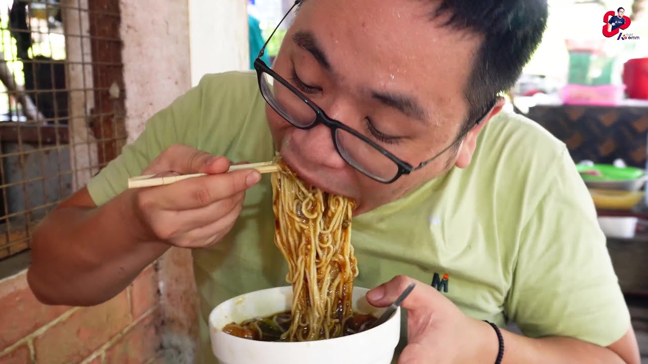 Delicious Myanmar Version of Lor Mee 🍜, Starchy Gravy Noodle with Pork Ribs - Lemme Explore 🤔