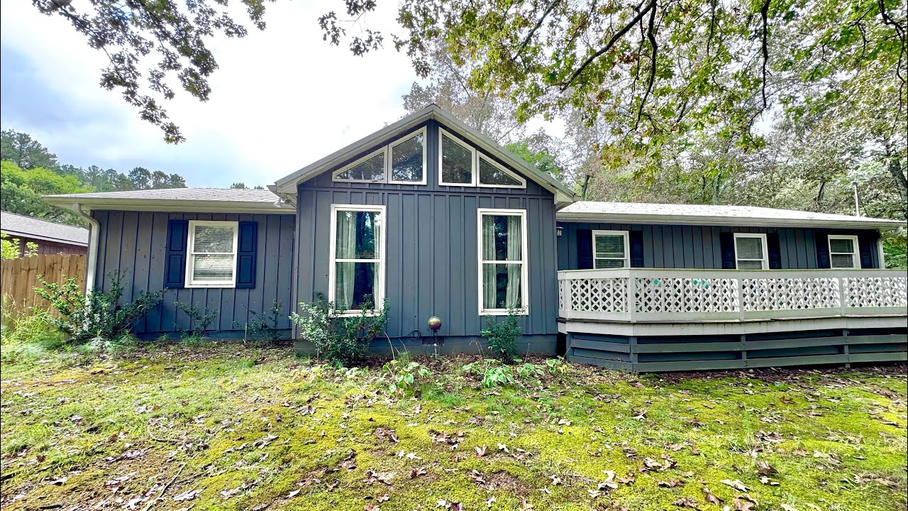 Ranch home on Turner Rd in Rome, Georgia. 4/3 with a barn on an acre for only $330,000!!! 🔥🔥