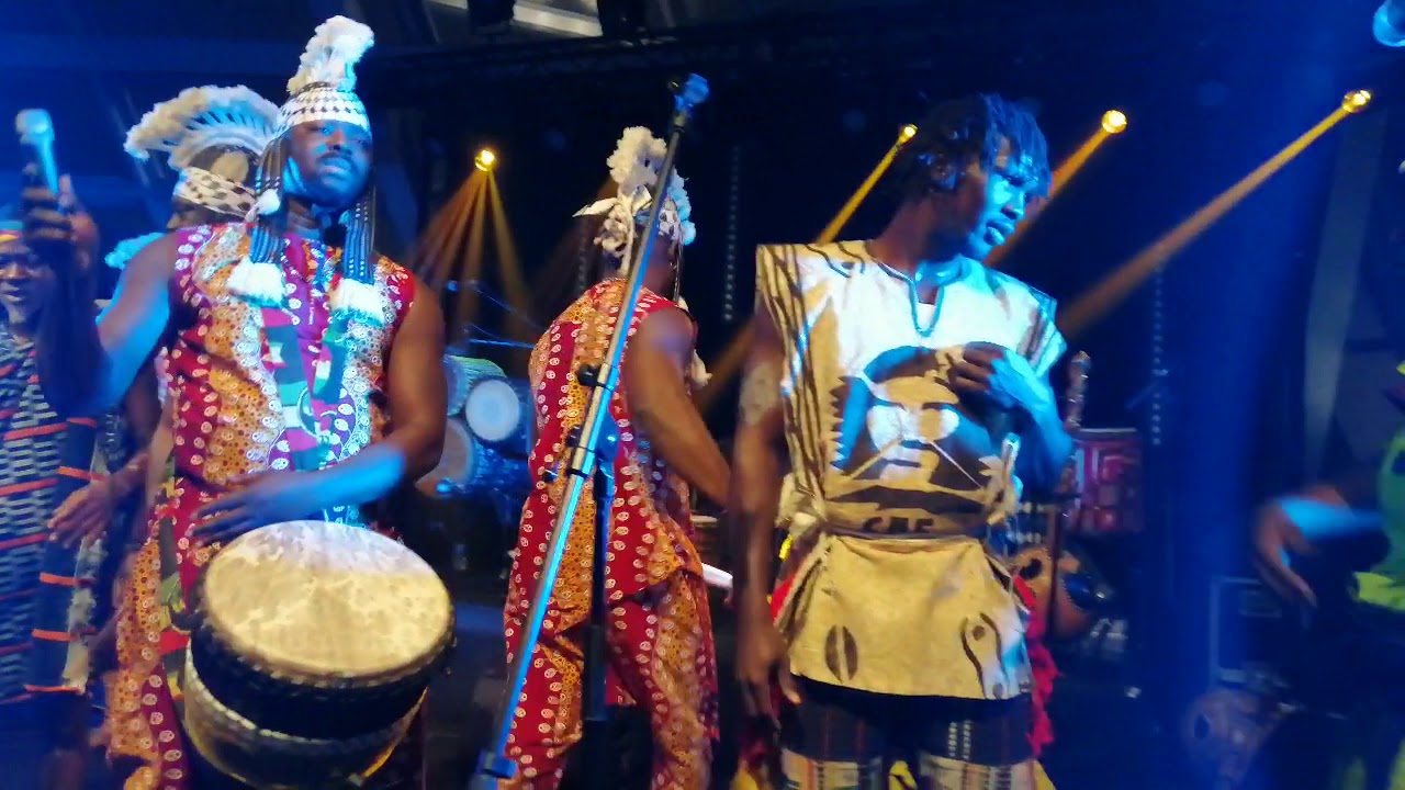 Harouna Dembele et Parisi au musée de la confluence à Lyon.