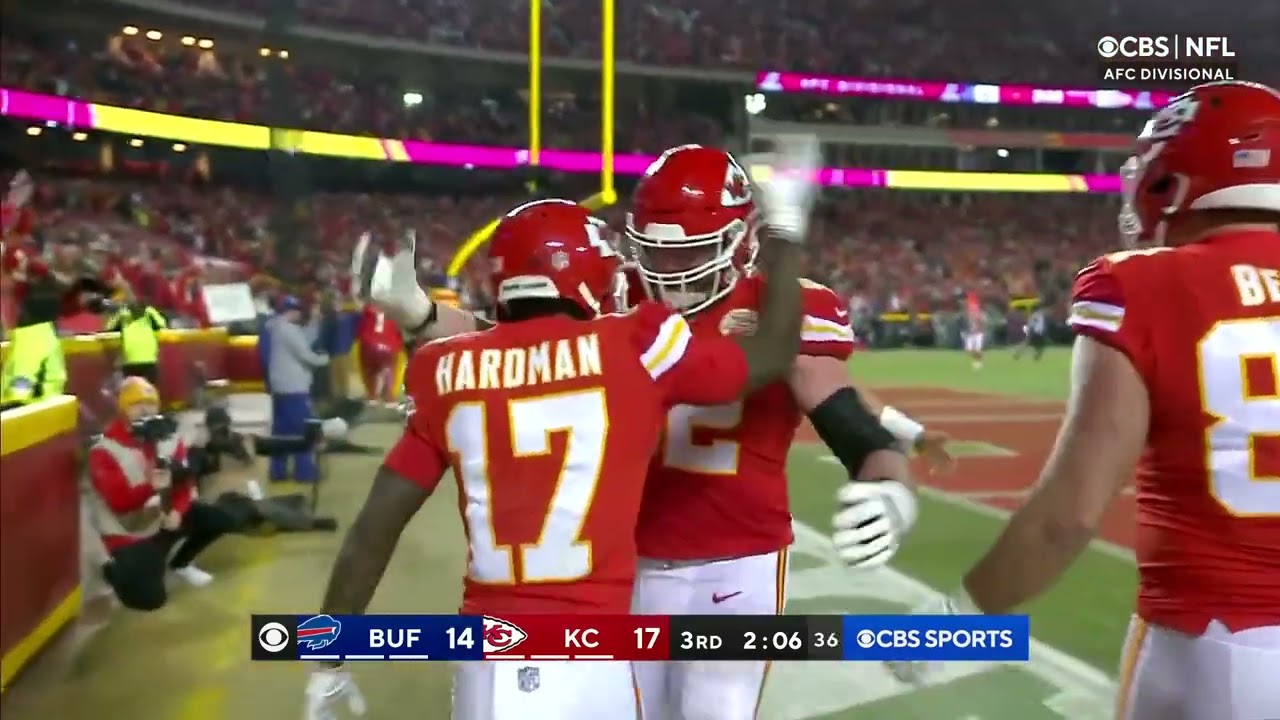 MECOLE HARDMAN TAKES IT TO THE HOUSE Chiefs extend their lead over the Bills 🪓