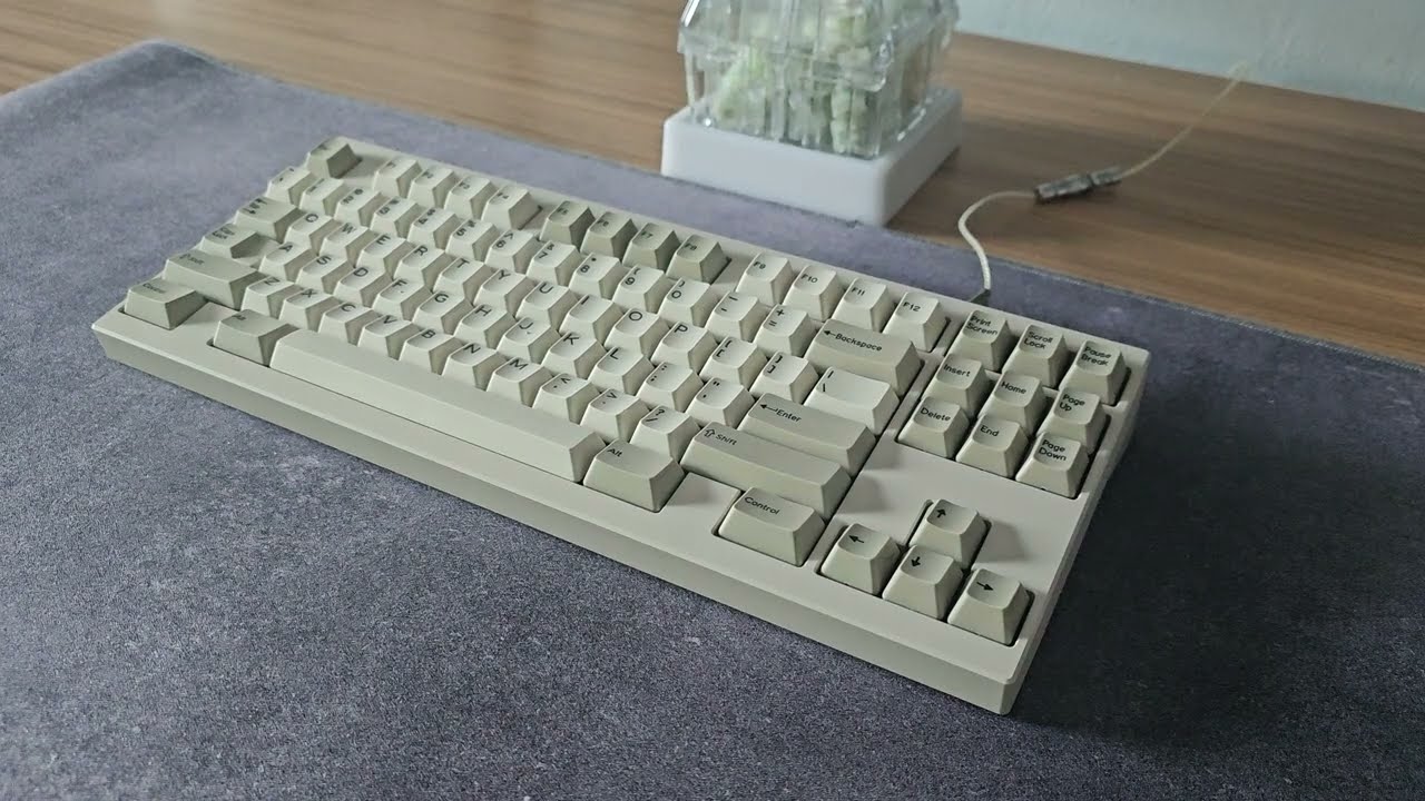 F1-8X V2 Classic | Vintage Cherry MX Brown | v1.1 Alu | CEM-3 PCB