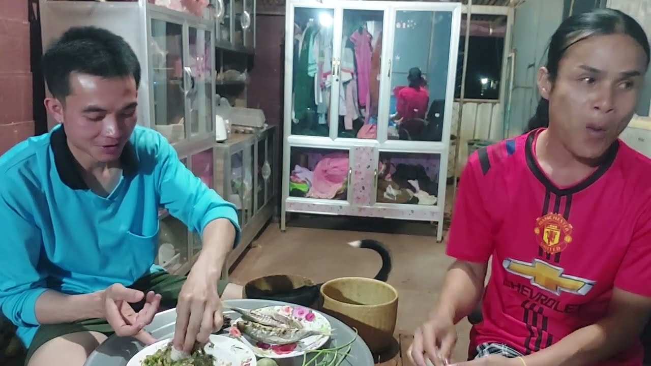 สองผัวเมียกว่าสิได้กินข้าวจนเดิกดื่น