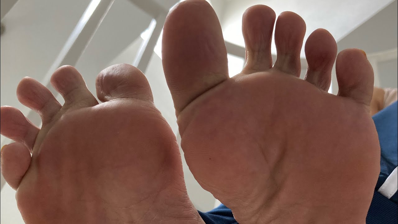 Watch and listen up Foot creep as I tease you and tell you all about your tiny self. #feet #redbone
