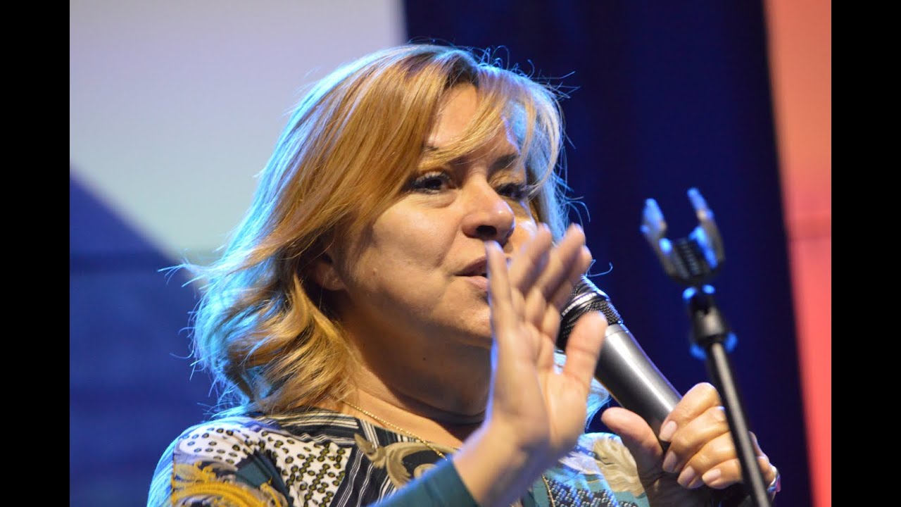 Szulák Andrea művésznő a Budapest Klezmer Band 2020. újévi koncertjének színpadán...!
