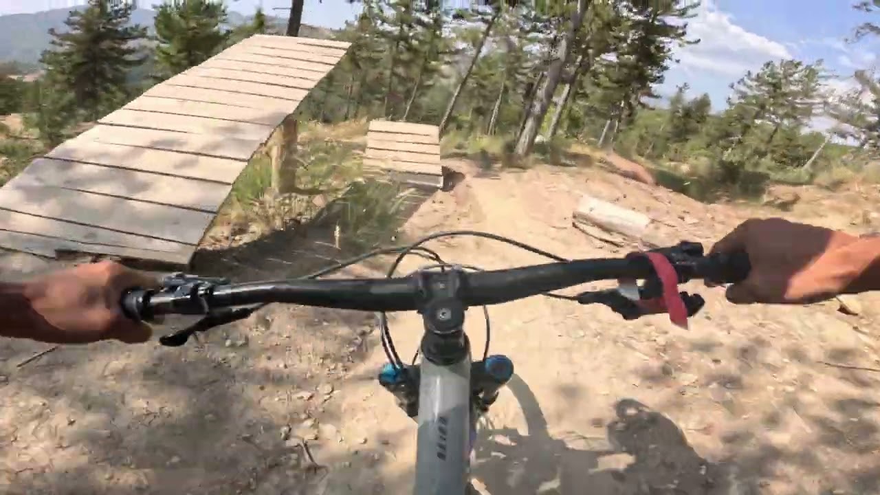 Ride la north shore à l'evo bike park. 