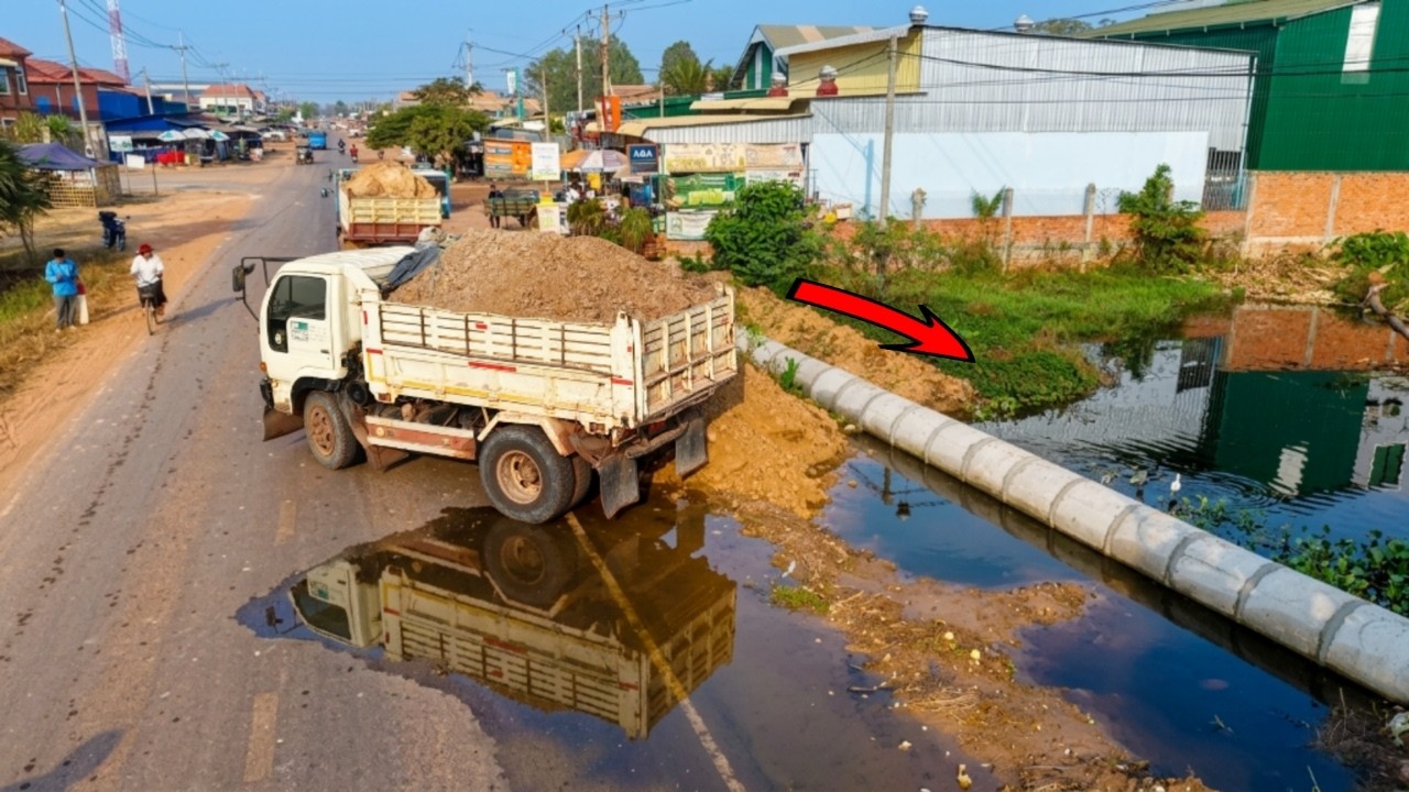 Starting New Project! Complete100% Landfill by Mini Dozer Pushing Dirt & 5T Dump Truck Unloading Soi