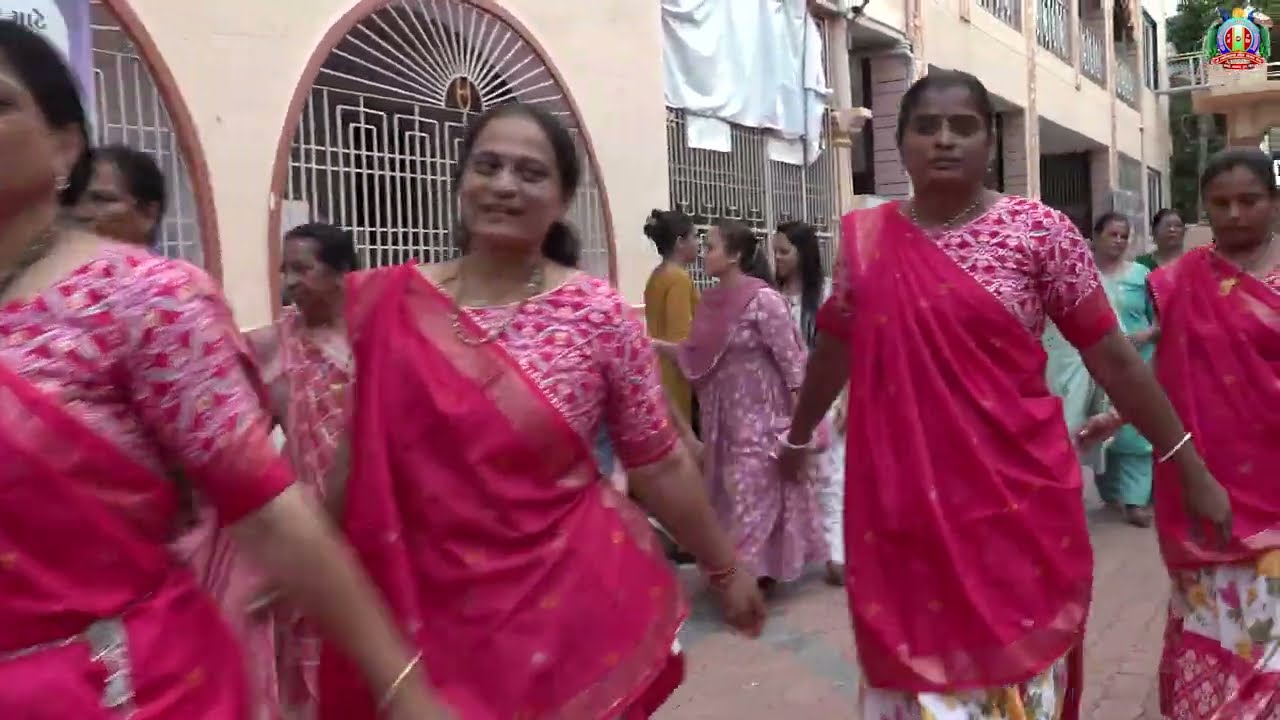 આનંદ....આનંદ....ભક્તો સાથે રાસમાં બહુ આનંદ આવ્યો / Prerak: sa.yo.lilaba / Amreli Mahila Mandir