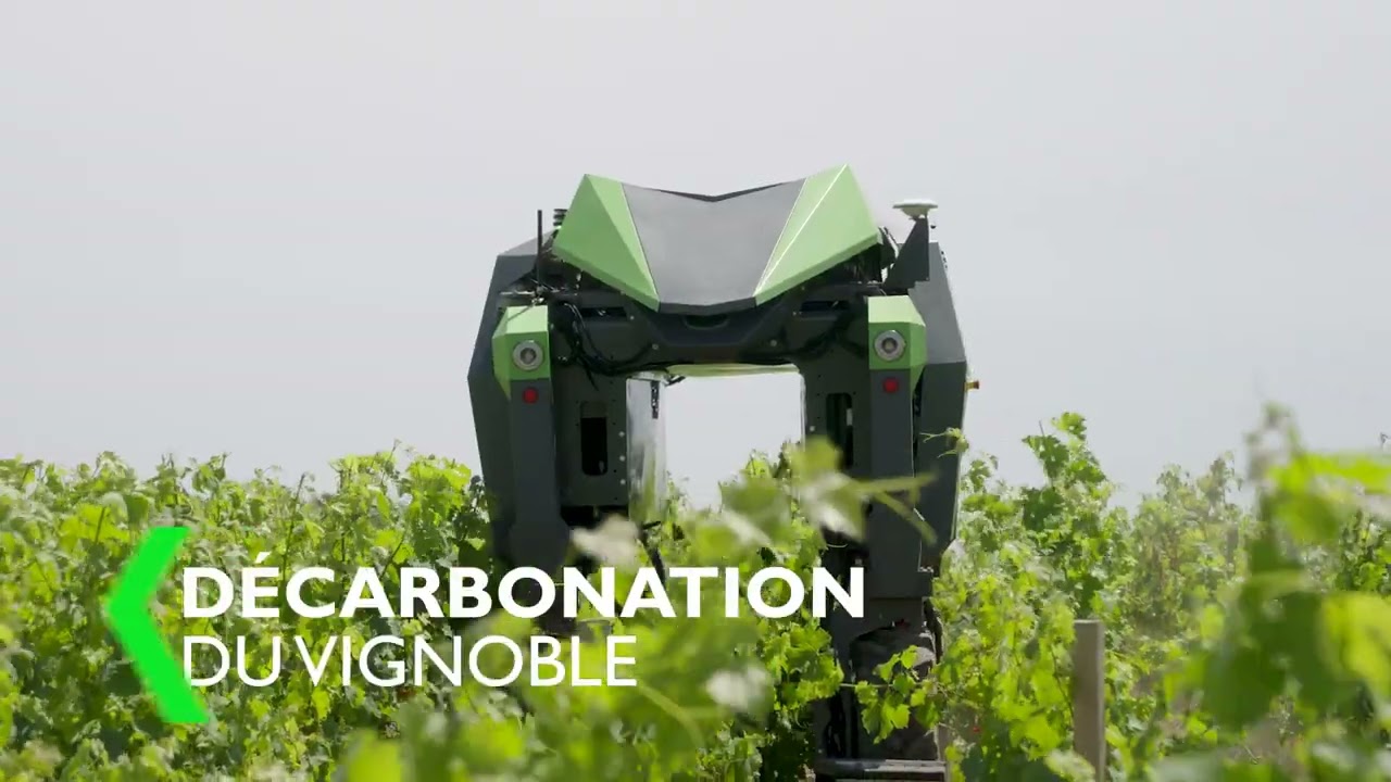 Tracteur enjambeur autonome TRAXX Concept H2 Exxact Robotics destiné à la viticulture