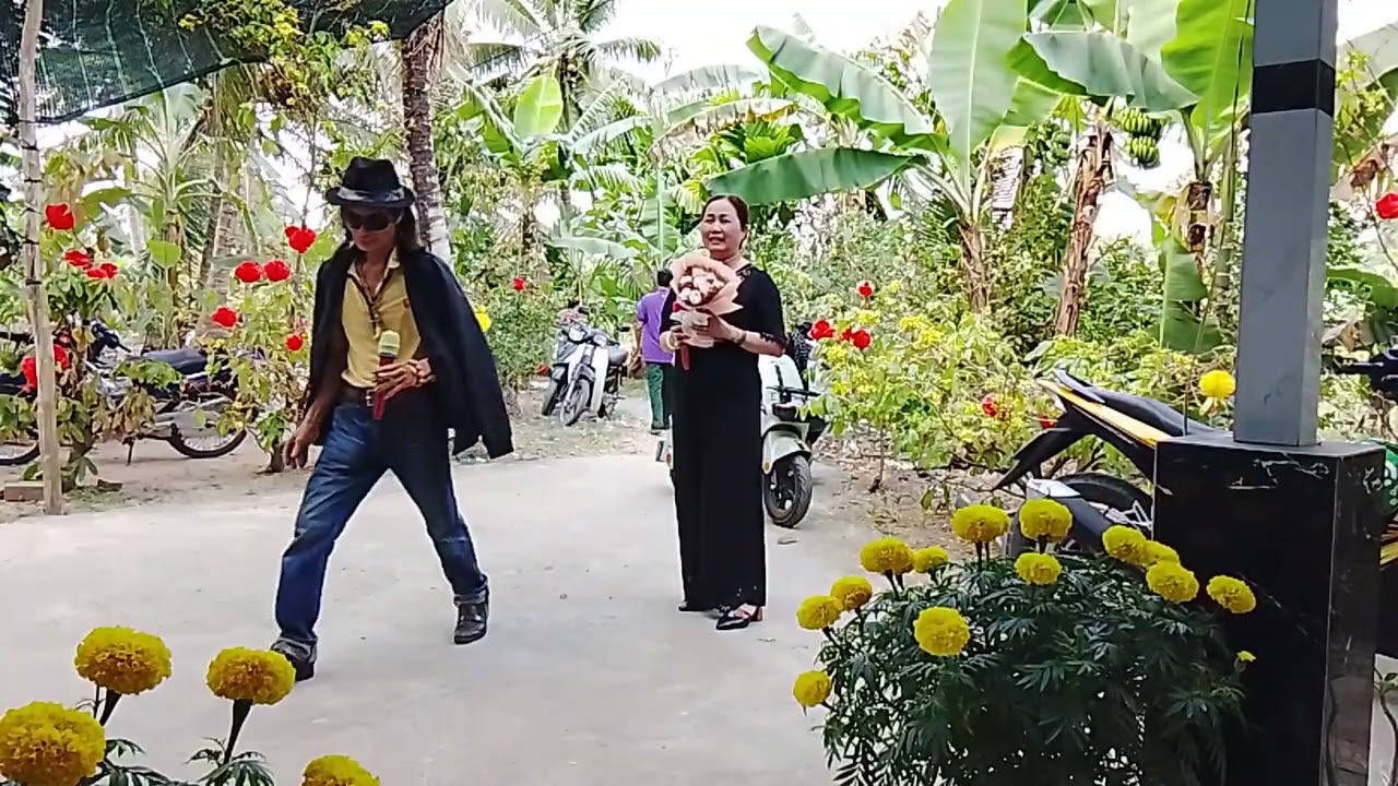 Dệt lụa bên cầu trích đoạn