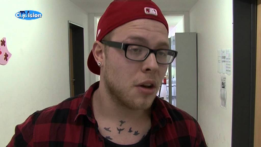 Junge im Rollstuhl
