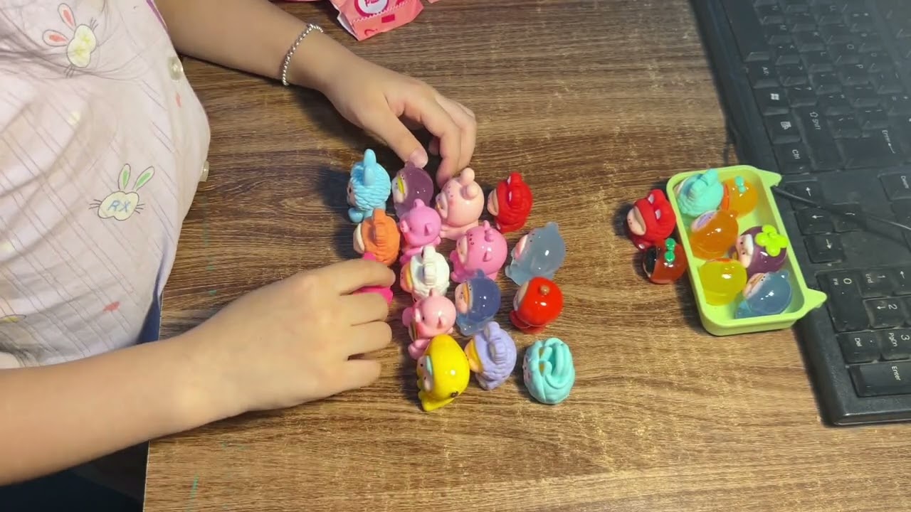 Cùng mình xé túi mù nhé. Mình rất thích các con charrm, và mình có rất nhiều charm 