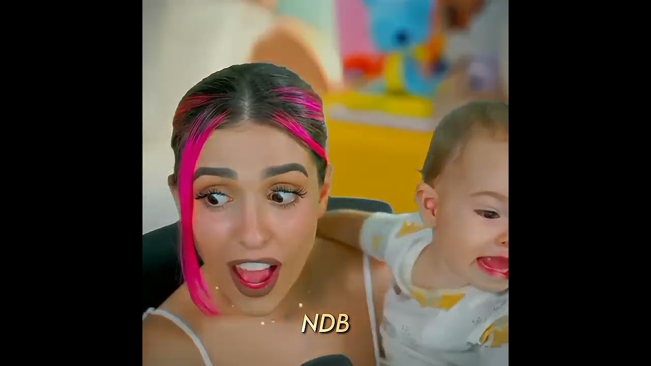 A sincronia das duas! Ela dando tchau 🤏🏽 