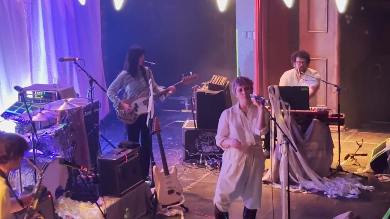 Cate Le Bon - Harbour (Live in Toronto, 2026)