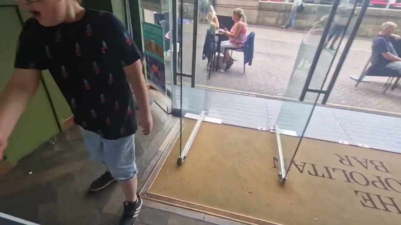 Lifts @ The Metropolitan, wetherspoons, platform lifts