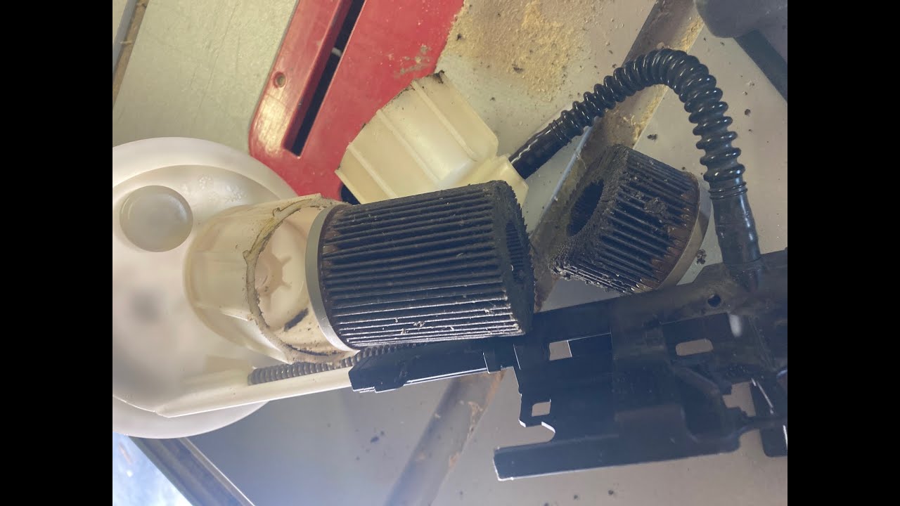 2006 BMW 650i/E64 Fuel Filter Fuel Filter Replacement. This hard job takes time & attention.