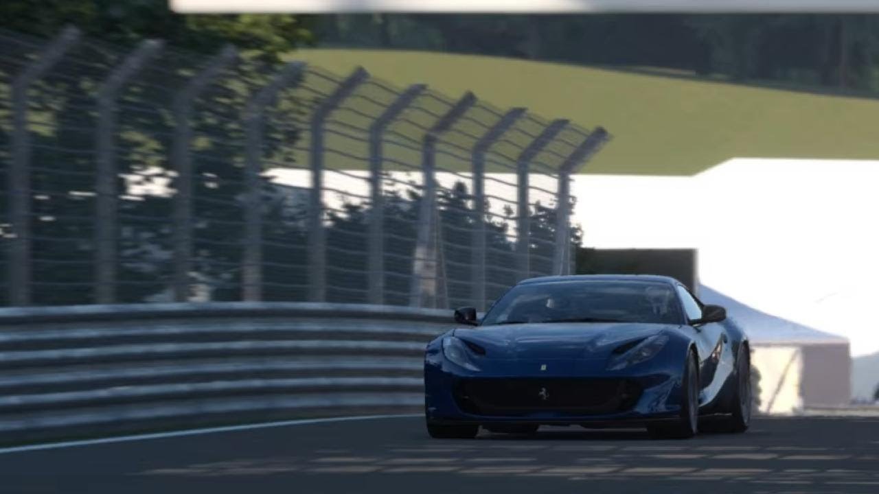 ハイパーカーパレードのサンクロワをフェラーリ812で