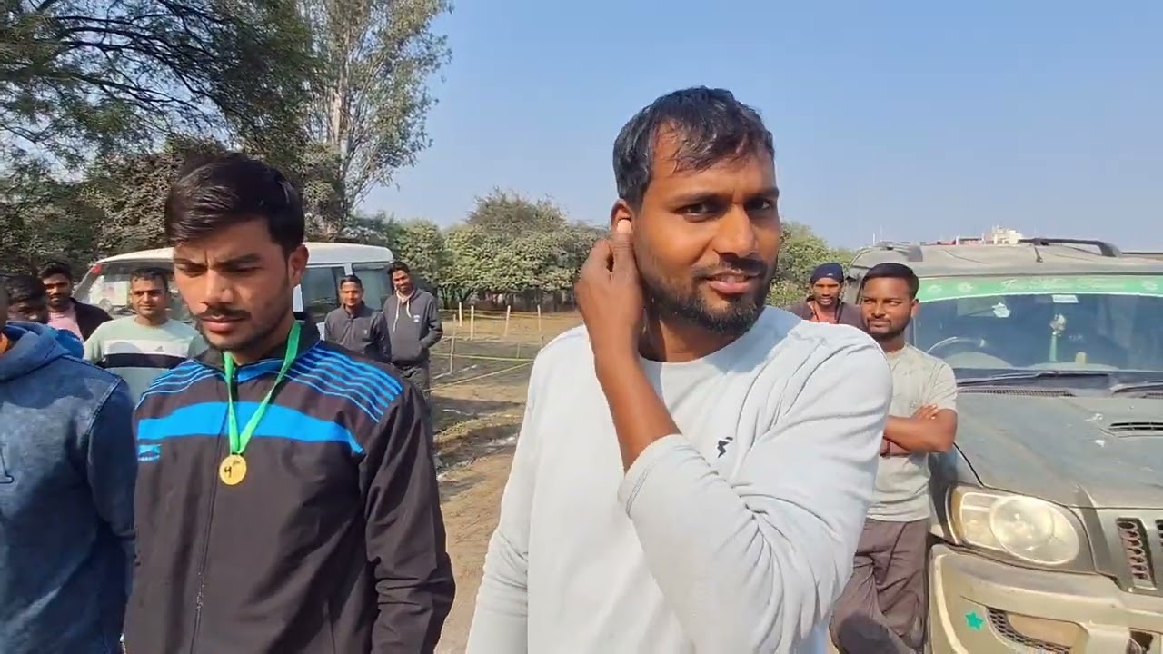 सुनिए लाईव लड़कों से बिहार पुलिस ड्राइविंग टेस्ट में किस तरह से सिखाया जा रहा है।