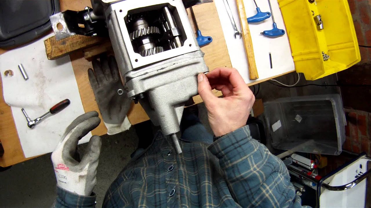 Fiat  Abarth 1000 TCR 5 speed gearbox disassembling