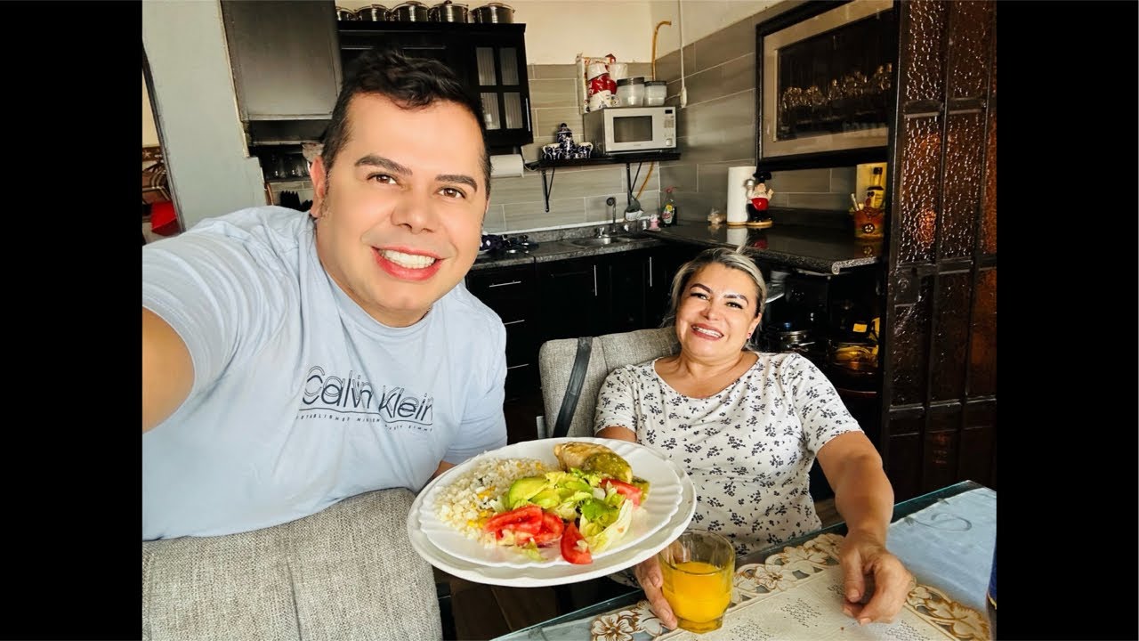 Platicando muchos temas con Doña Faby.