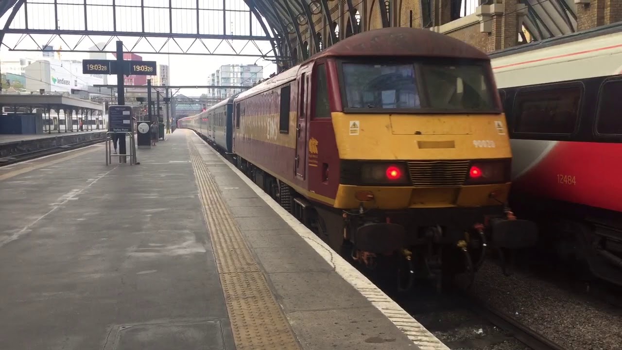 Class 67 & 90 BR Coaches MK1 Buffet & MK2 Coaches at London Kings Cross, 586C