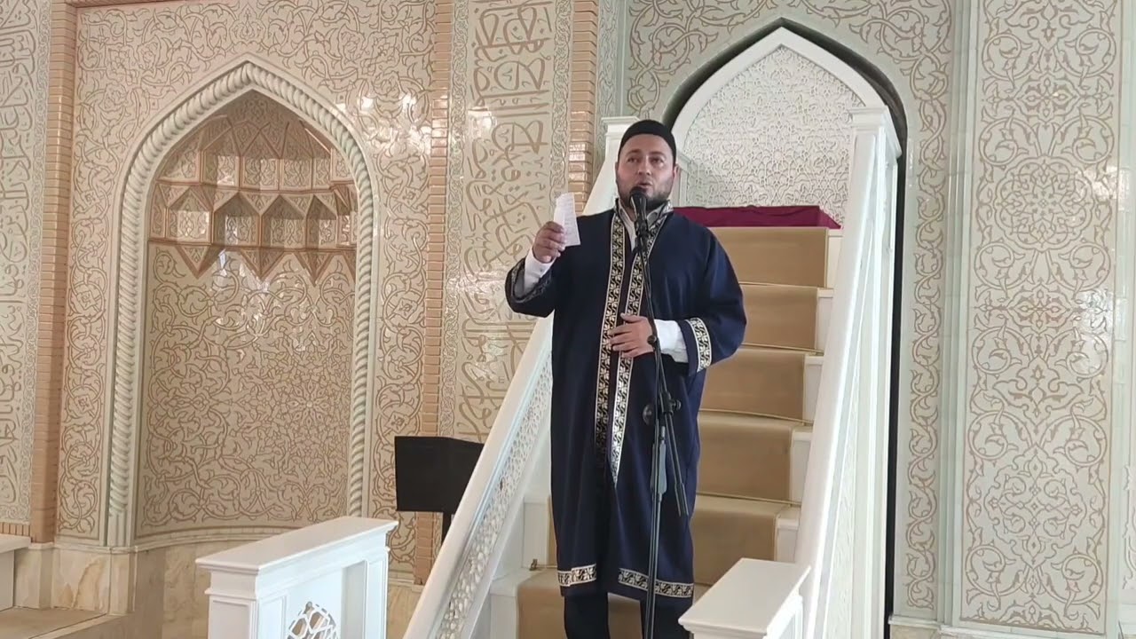 Cümə xütbəsi: Valideynlərə hörmət və yaxşılıq etmək 