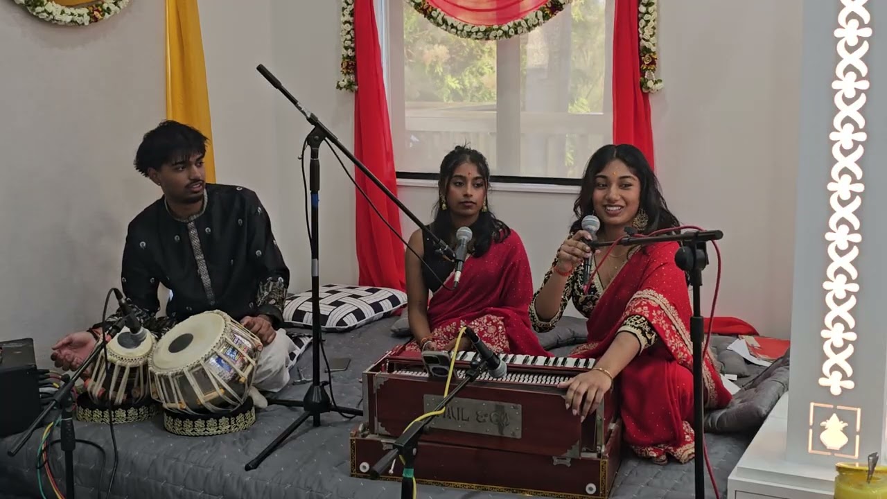 बहनों ने गाया सुन्दर  चालीसा