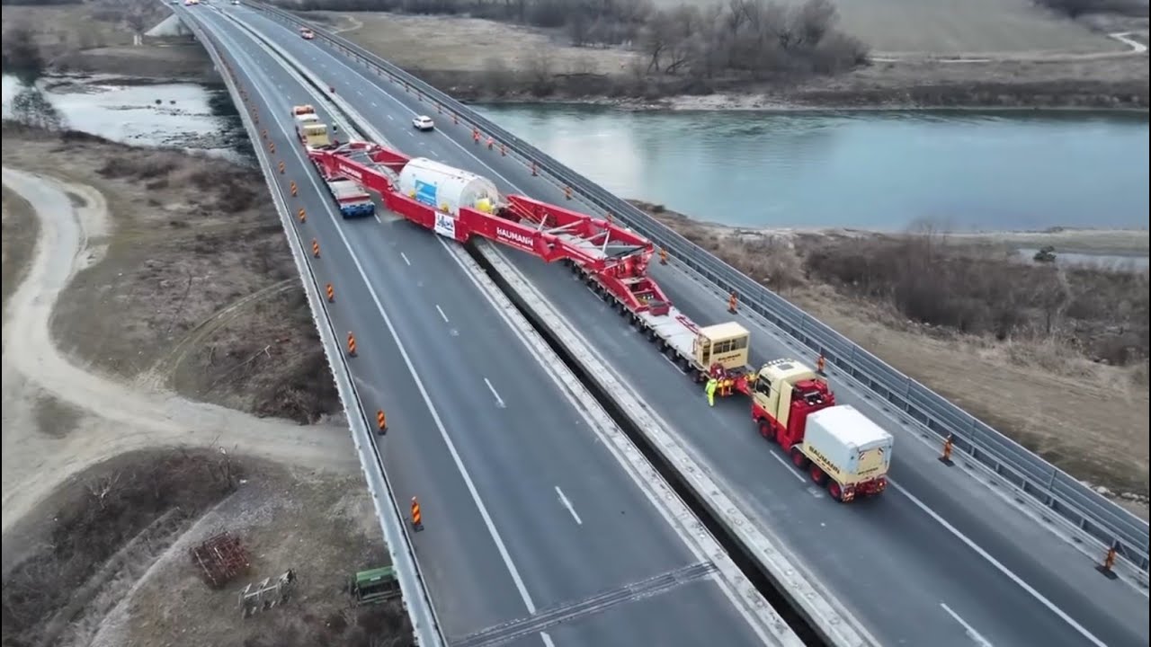 Transportul agabaritic cu masa de 788 tone ajuns la Campuri Surduc, Gurasada, Gothatea DN7-A1