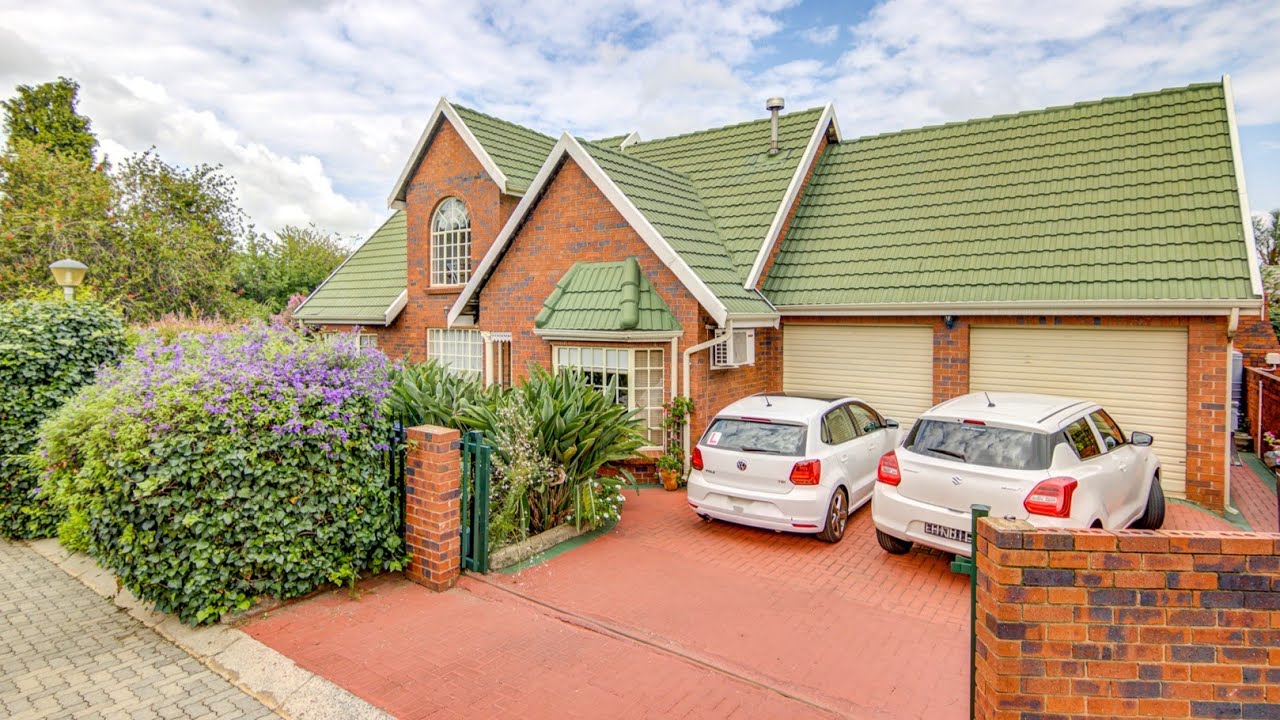 STUNNING CLUSTER IN RYNFIELD
