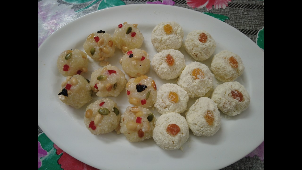 সাবু দানা, খোরানো নারিকেল, বাদাম, চিনি, গুড়ো দুদ ও ঘি দিয়ে ভেজে নাড়ু বানালাম।
