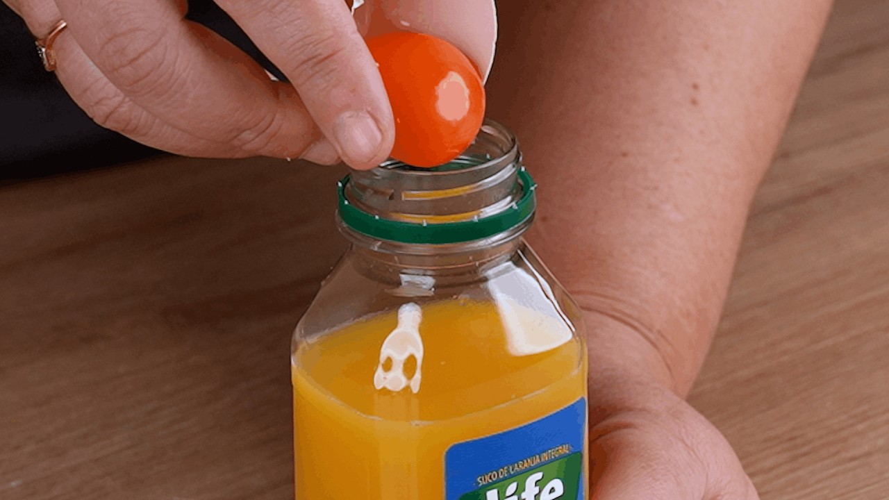 Todo mundo está colocando ovos no suco de laranja, depois de ver essa ideia genial