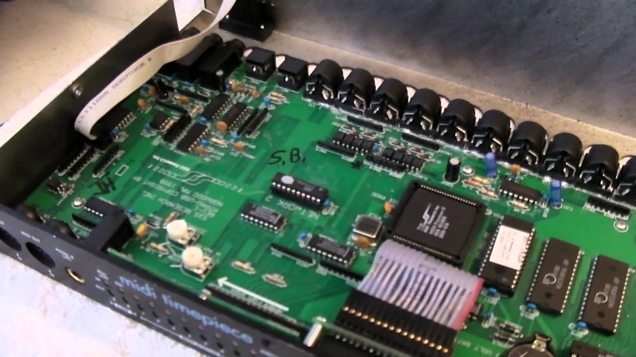 How To : Install a battery on a MOTU Midi Timepiece