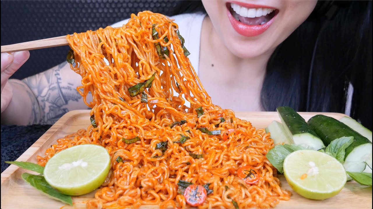 *NEW NONGSHIM TOM YUM SPICY NOODLES (MUST TRY) ASMR EATING SOUNDS | NO TALKING | SAS-ASMR