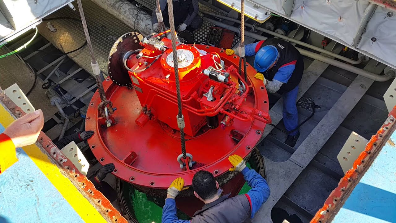 Removal of Propeller Unit- Veth Z-Drive from MF Mavi K&ouml;rfez; Gelibolu Shipyard; 03.02.2016