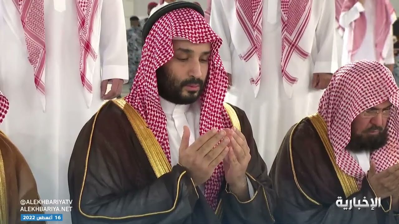 نيابة عن 