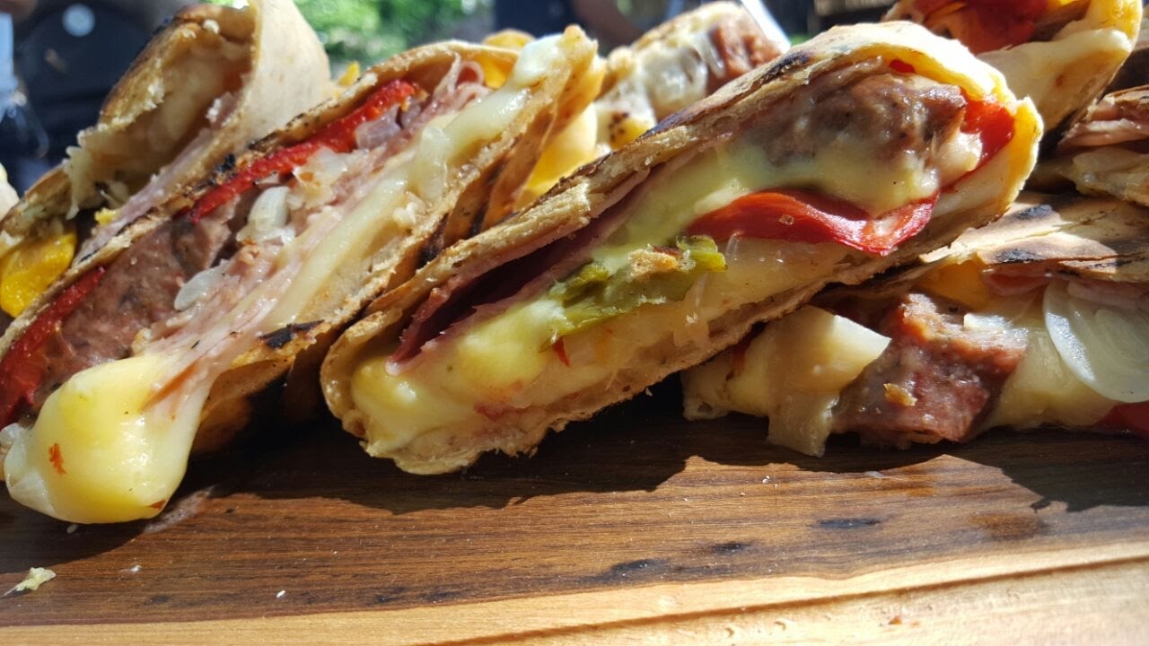 Provoletas con mil rellenos en masa de chimichurri