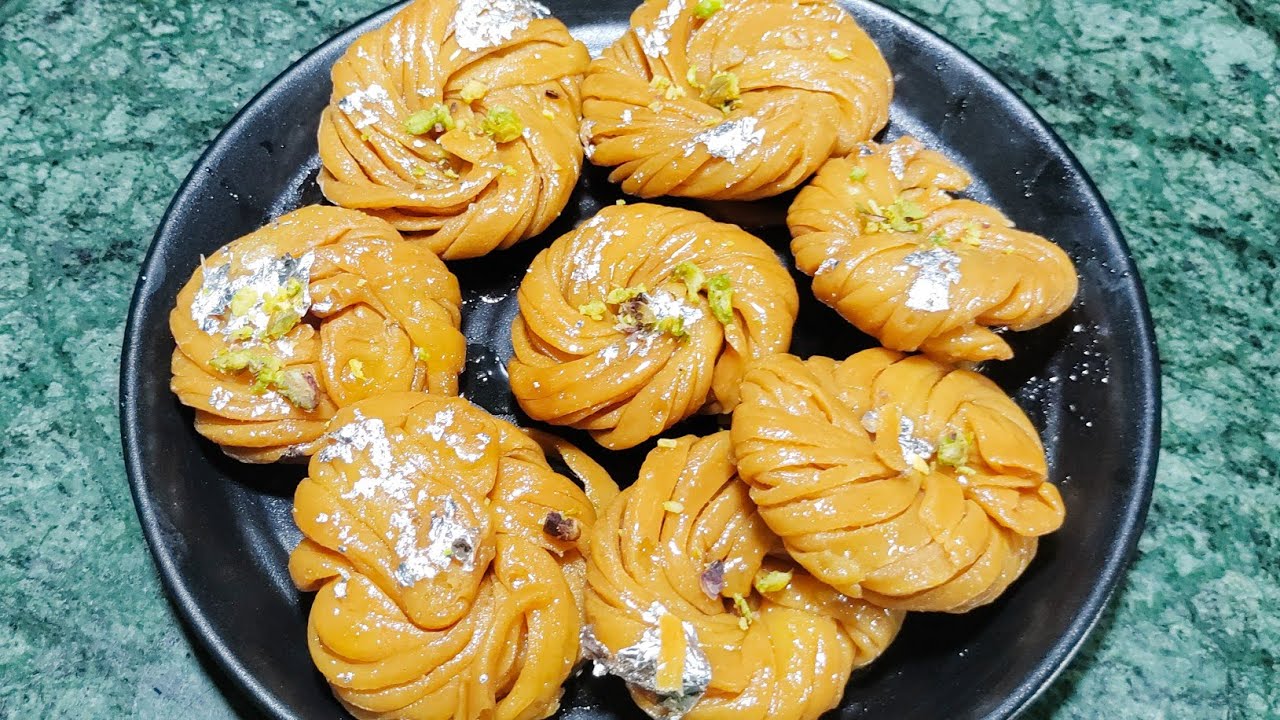 आज की खास रेसिपी एक बार खिलाओगे बार बार मांगेंगे | Sweet Mathri #priykitchen