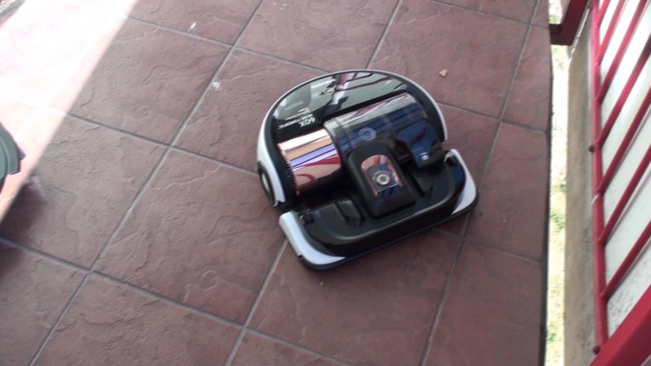 Samsung POWERbot VR9000 vs iRobot Roomba 876 test po imprezowy