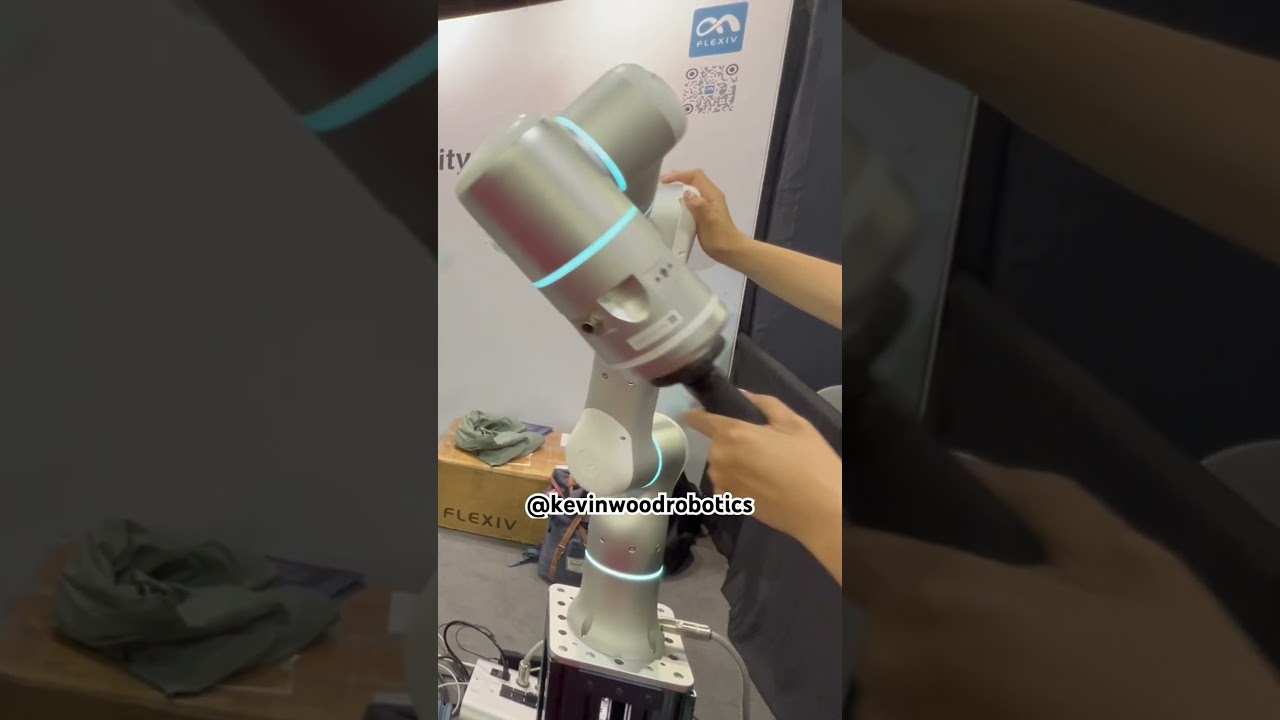 ICRA 2025: Teleoperating Robot Arm with Haptic Feedback (Flexiv) #icra2025
