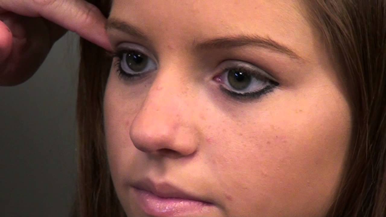 How to Do Cinema Makeup : Makeup Pro