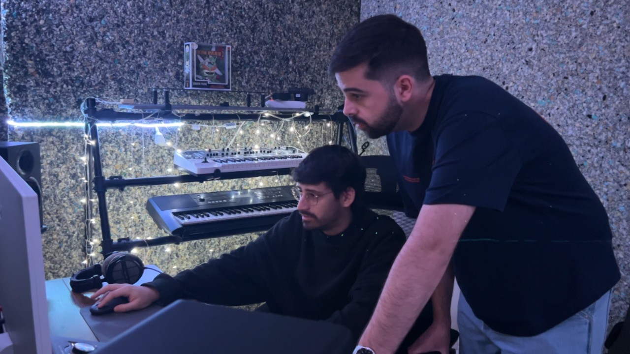 Mènez & Legel - En el estudio (Vídeo Oficial)