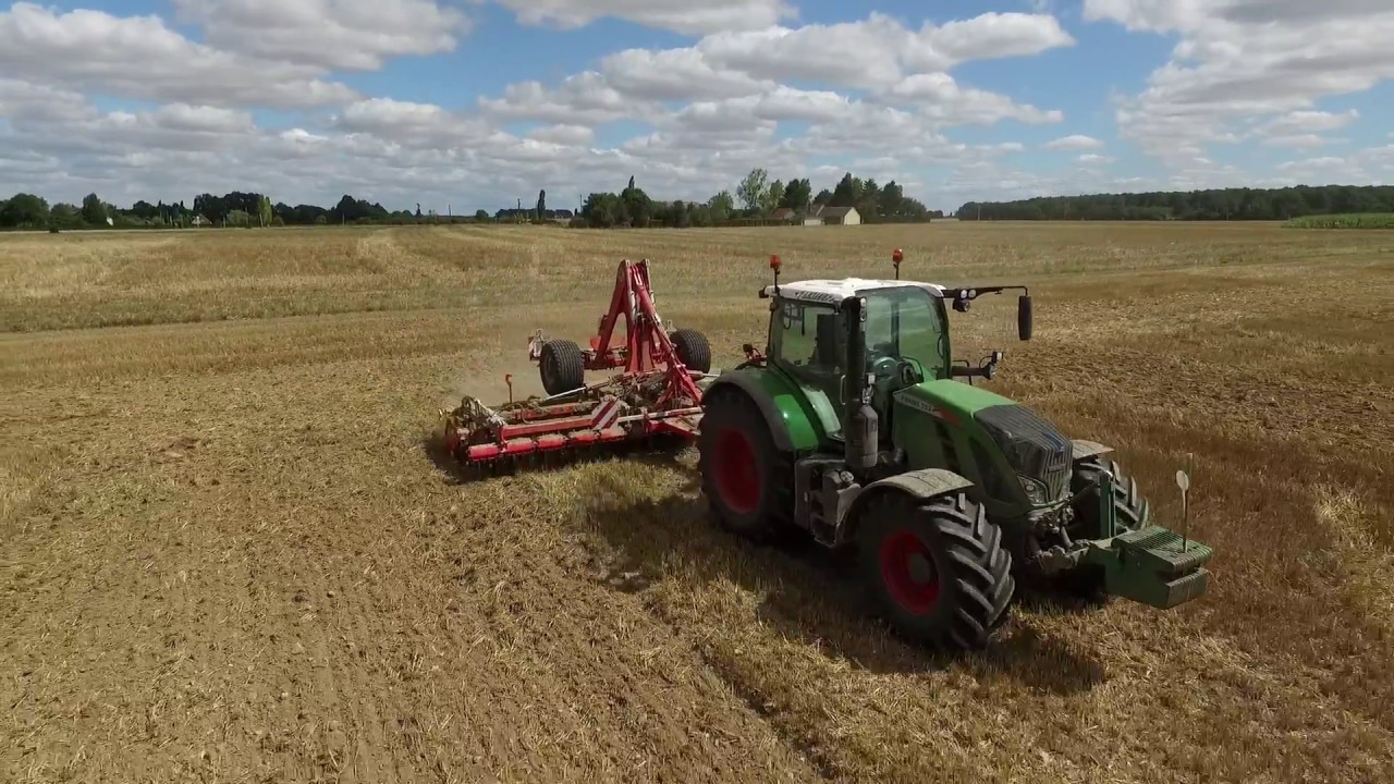 déchaumage chaume de blé 2017 (Fendt 722, déchaumeur Pottïnger) [drone]