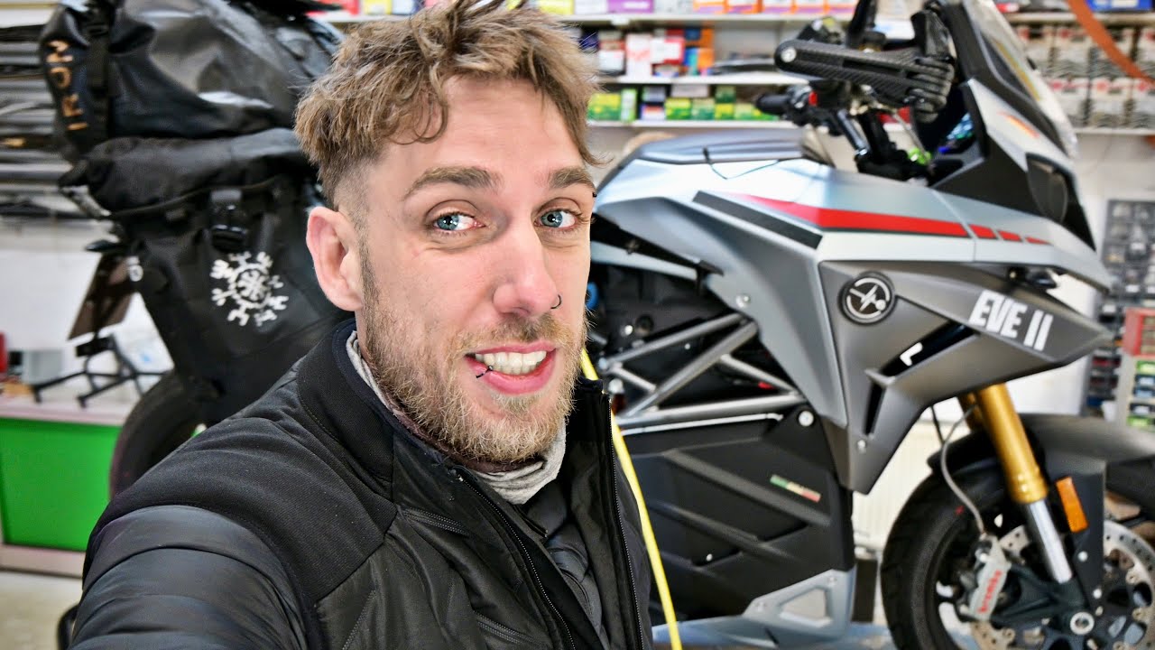 First Problem with this Electric Motorcycle in Holland! 🇳🇱 (genius fix)